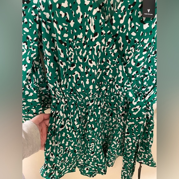 ✨NWT Lulus Make Moves Green and Black Print Flounce Sleeve Romper Size Small - Picture 15 of 15